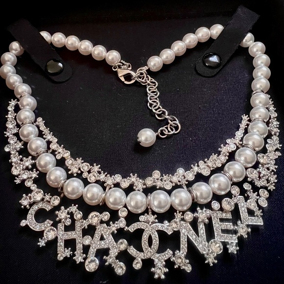 CHANEL Jewelry - Collector💎✨Chanel Pearl with Crystals and Cc Necklace